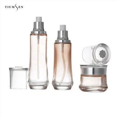 Klaasist kosmeetikapudelid